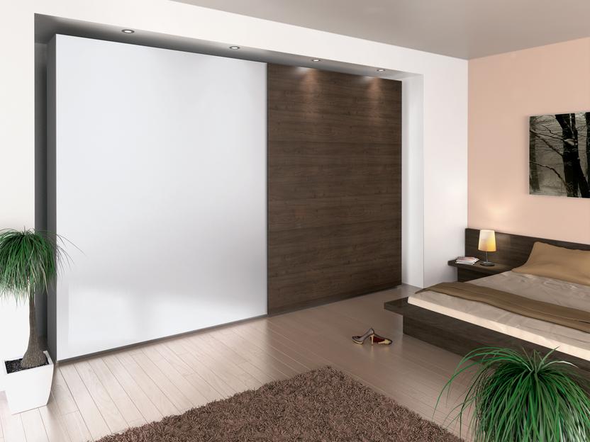 Schlafzimmerimpression mit Einbauschiebetürenschrank Schlafzimmerimpression mit Einbauschiebetürenschrank in weißer und dunkler Lackierung kombiniert.